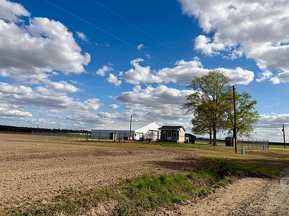 4th image of 615 Dizon Dead End Rd