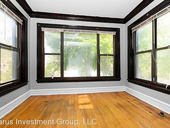 3rd image of 4852 S Michigan Ave Unit 2