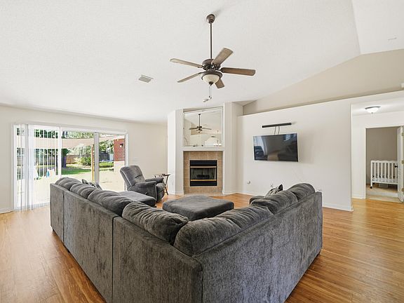 5th image of 7199 Riverview St