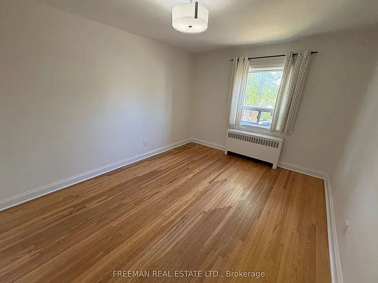 535 Lawrence Ave W — Photo 14