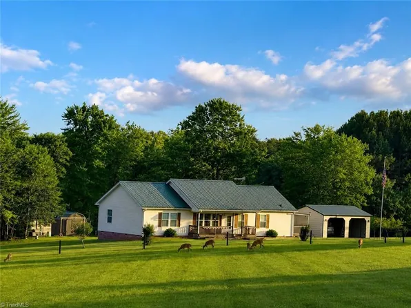 135 Blueridge View Ln, Mount Airy, NC 27030