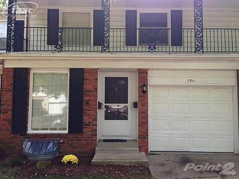 2nd image of 1911 Laurel Oak Dr