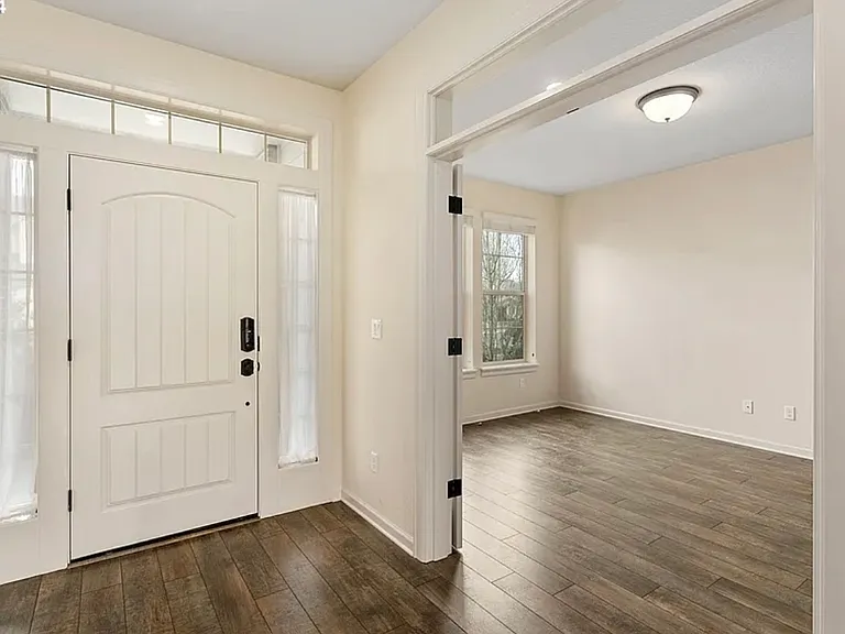 18717 NE 27th Way — Photo 3