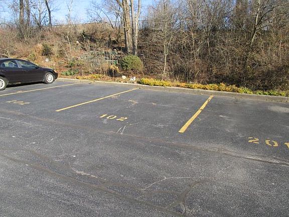 4th image of 623 Carroll Pkwy #102