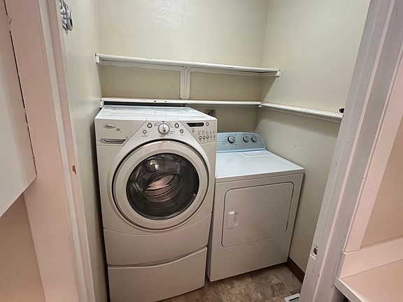 2nd image of 7111 Stella Pl #B