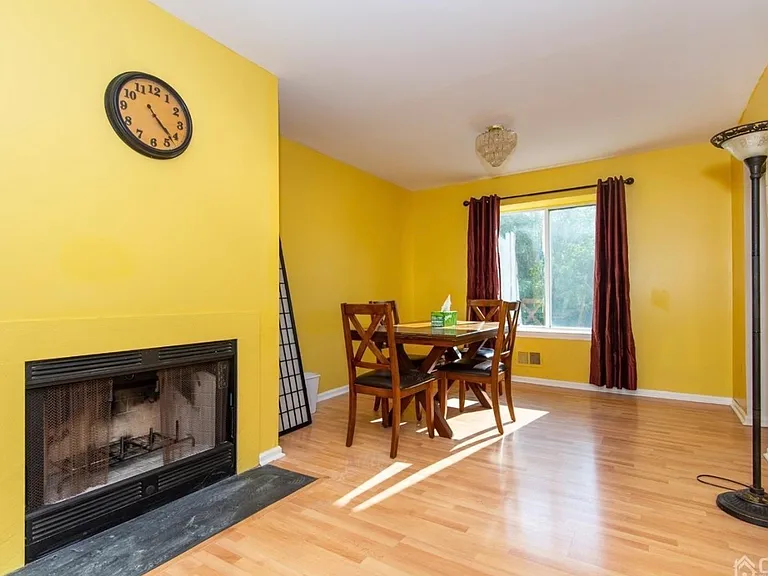 1805 Amanda Ct — Photo 9