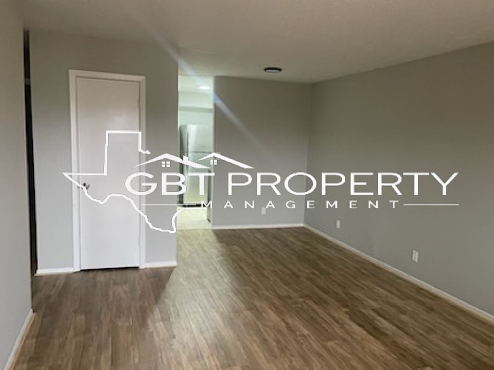 2nd image of 1100 S Main St #7