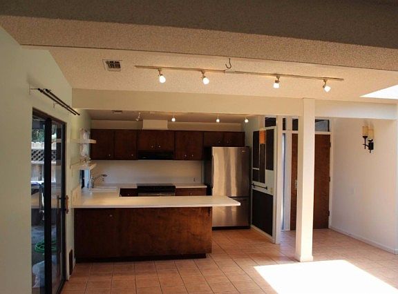 4th image of 912 Del Oro Pl