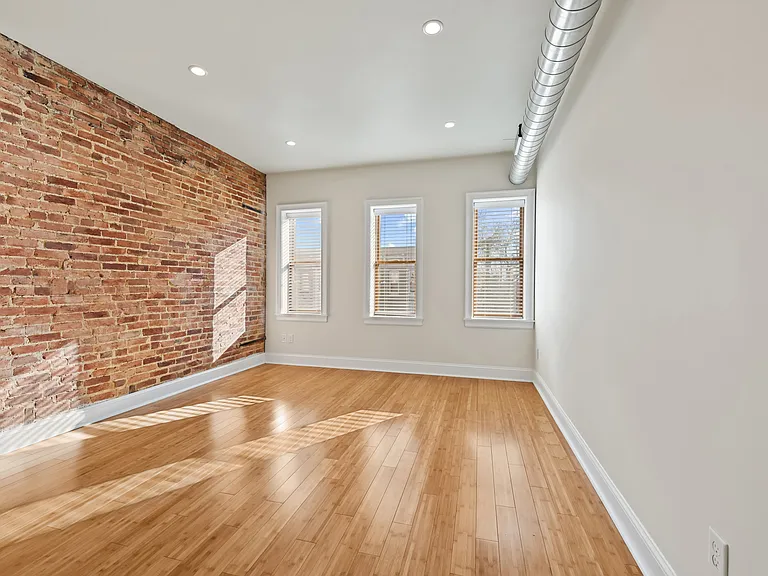 412 E Lanvale St — Photo 15