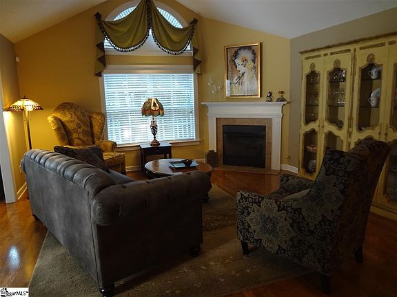 5th image of 209 Sunset Glory Ln