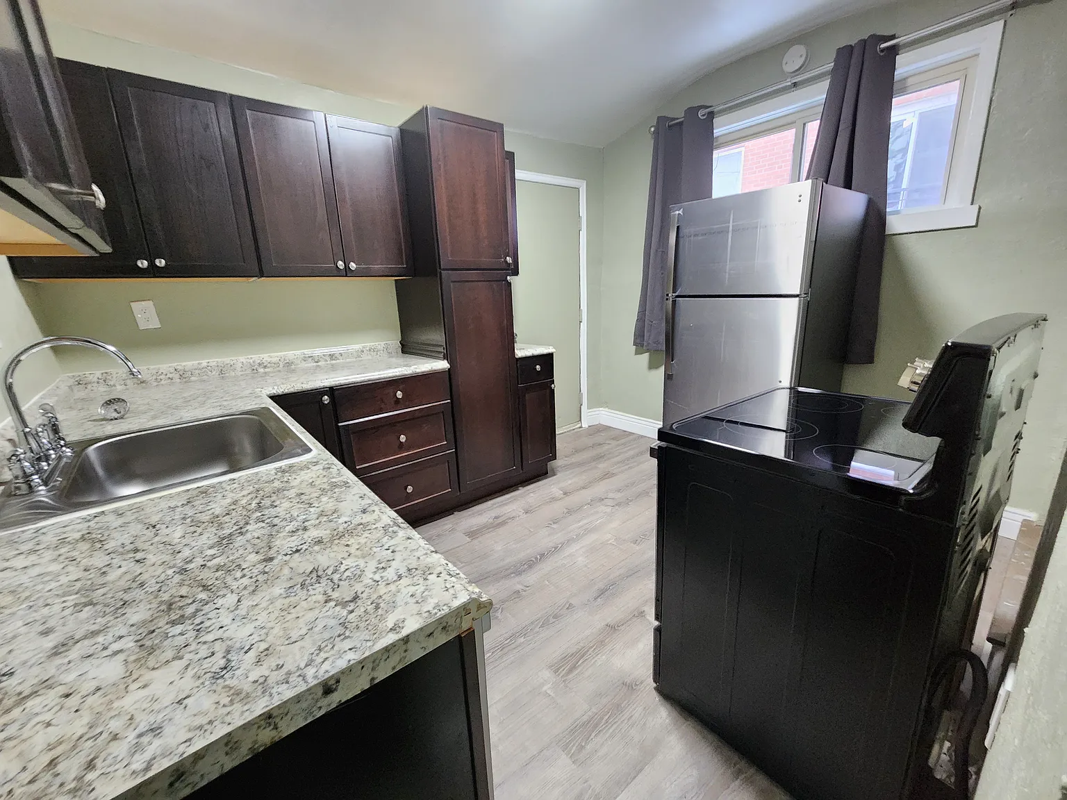 2 bed, 950 sqft, $1,995 — Photo 2