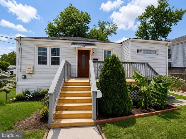 1209 Chapel Oaks Dr, Capitol Heights, MD 20743