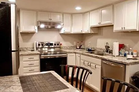 810 Lewis St #BASEMENT — Photo 2