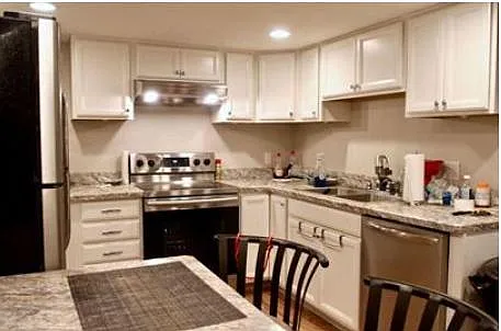 Building Photo - 810 Lewis St #BASEMENT