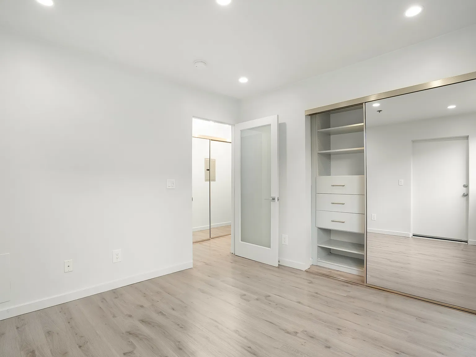 2 bed, 775 sqft, $2,846 — Photo 2