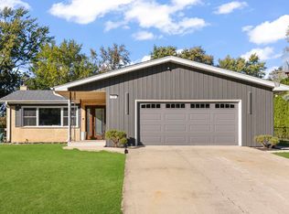 100 W Monterey Ave, Schaumburg, IL 60193