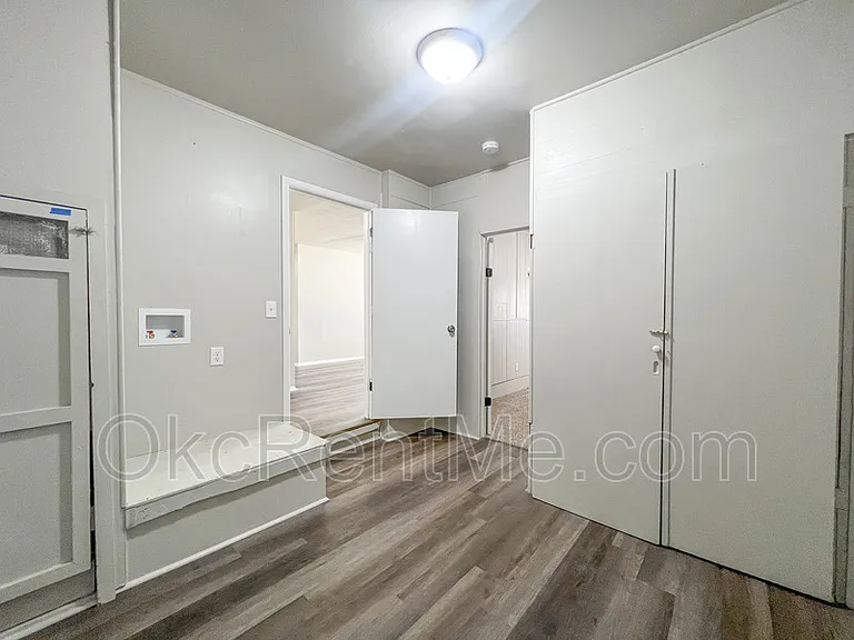1900 N Mitchell Dr — Photo 14