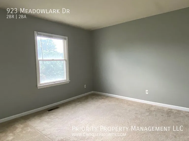 923 Meadowlark Dr — Photo 13