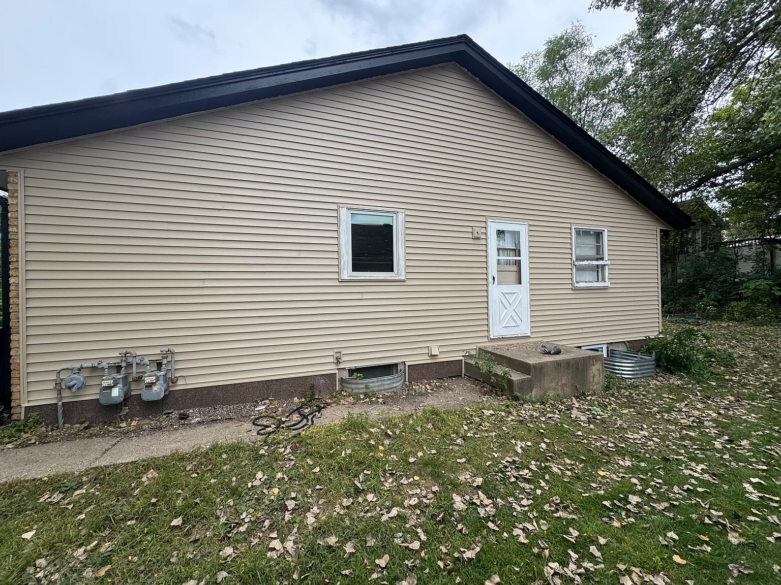 3 bed, 1800 sqft, $2,200 — Photo 2
