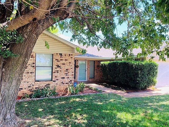 2nd image of 131 E Bonita Dr