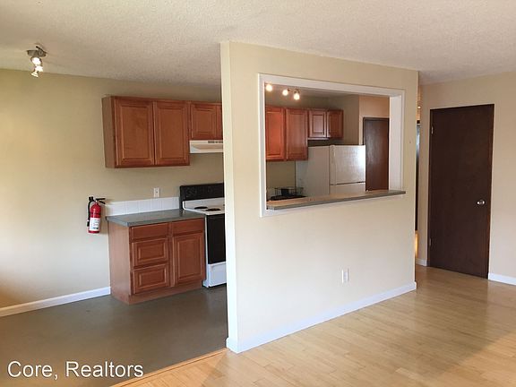 2nd image of 419 SE 30th Ave #5165674