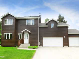 3323 Primrose Ct, Grand Forks, ND 58201