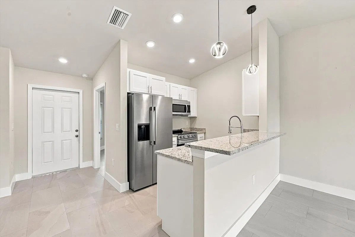 6 bed, 4.0 bath, 1200 sqft, $1,750 — Photo 3