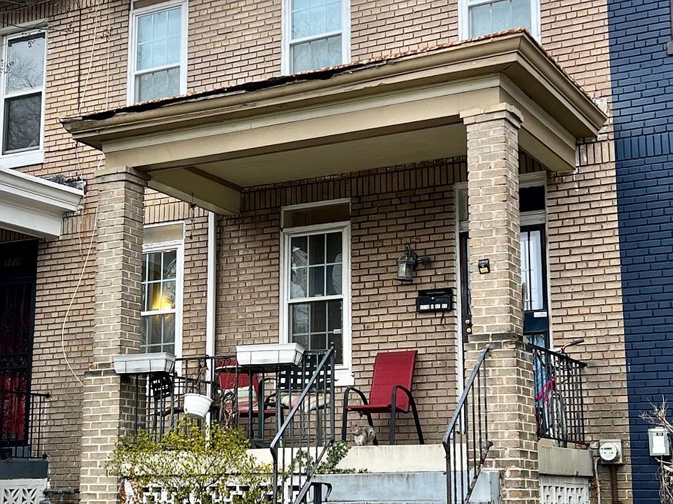 2nd image of 1718 E St NE