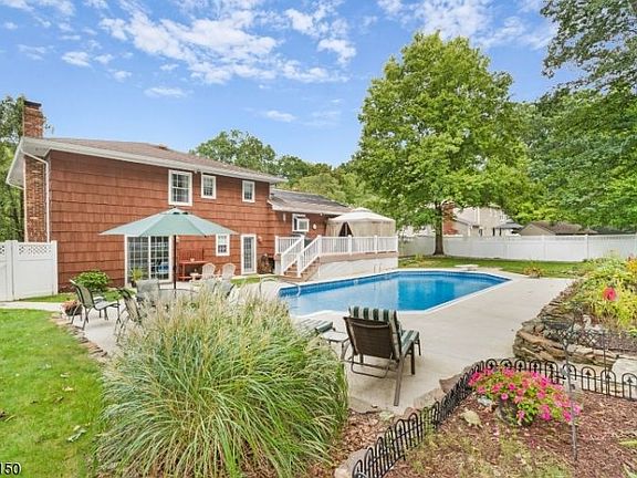 5th image of 54 Parkview Dr