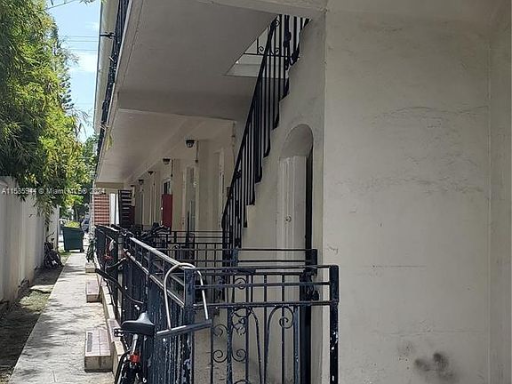 4th image of 935 Jefferson Ave