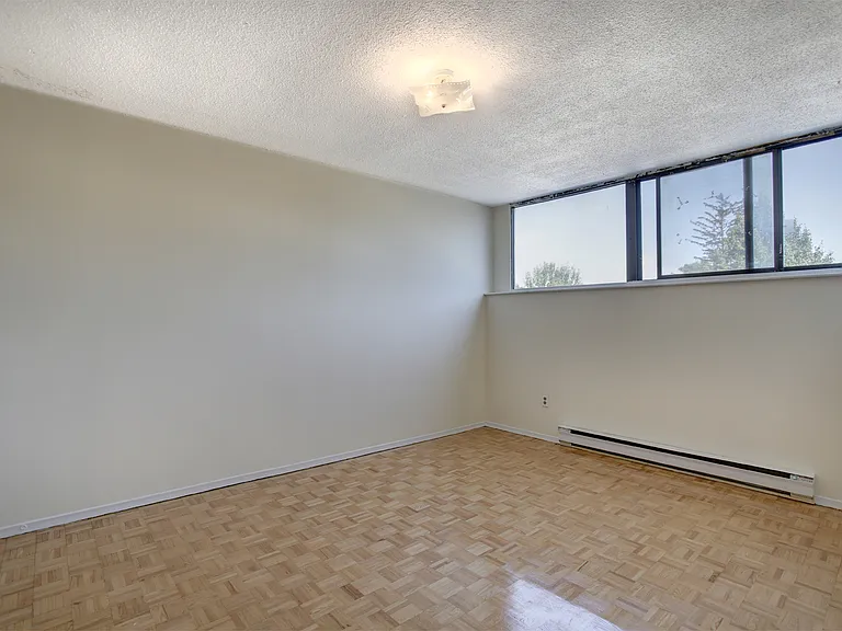 666 King St E — Photo 29
