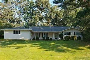 3 bed, 2.0 bath, 2157 sqft, $2,900 — Photo 1
