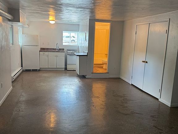 3rd image of 901 Greenway Ct APT 13