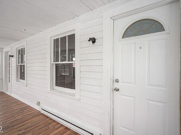 3rd image of 1724 N Tibbs Ave