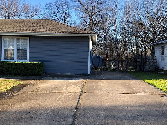 2nd image of 1309 Devonwood Dr