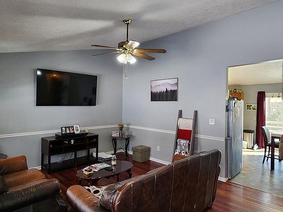 3rd image of 12846 Laurel Way