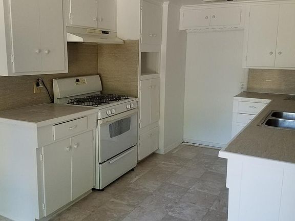 4th image of 2710 Tanglewood Dr