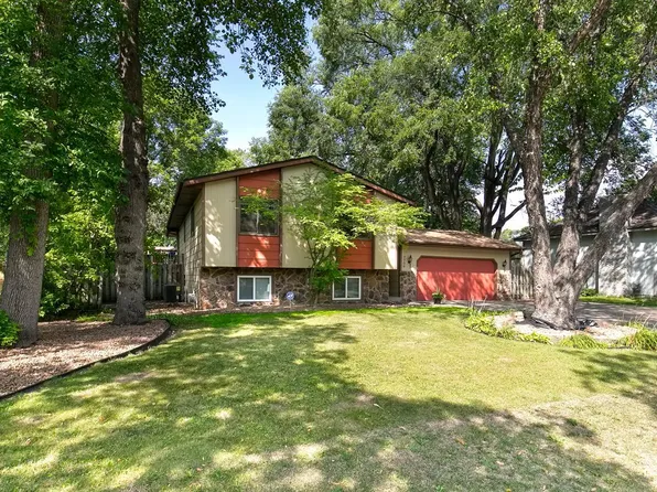 7709 Chowen Ave N, Brooklyn Park, MN 55443