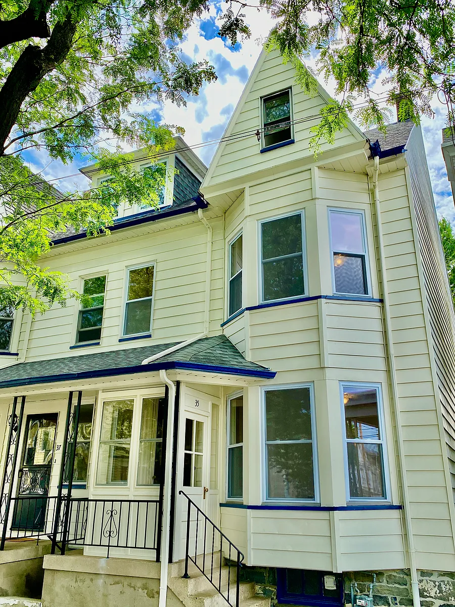 Building Photo - 35 S 10th St