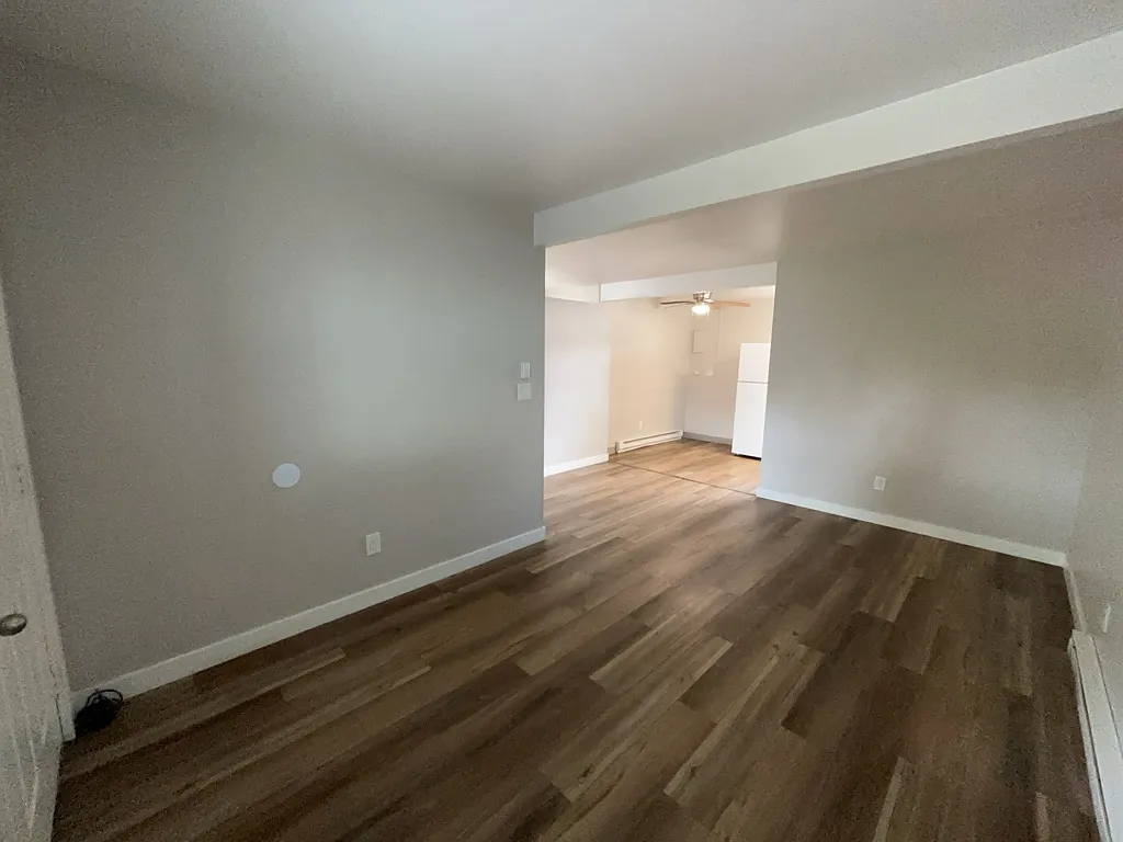 Hall Court Apartments — Photo 4
