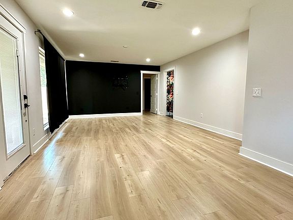 4th image of 3406 Englewood Ave
