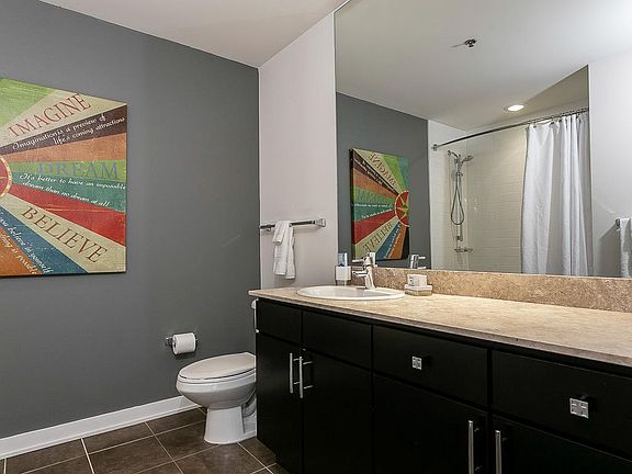5th image of 218 W Kinzie St #811