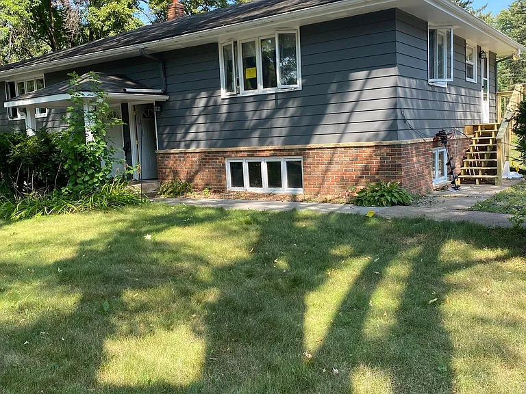 547 Allen Ave — Photo 1