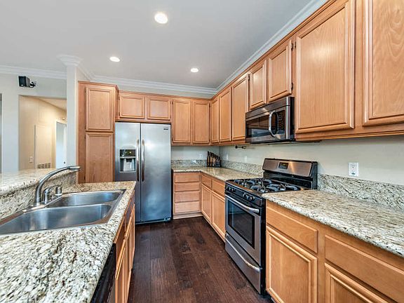 4th image of 242 Riverdale Ct APT 816