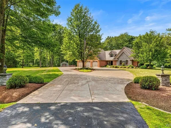 883 Lake Rd, Youngstown, NY 14174