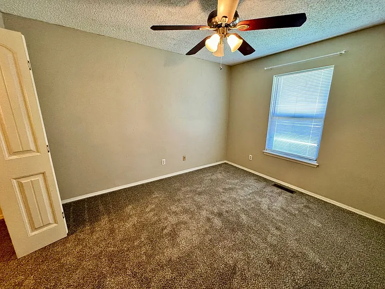 721 Willow Run — Photo 13