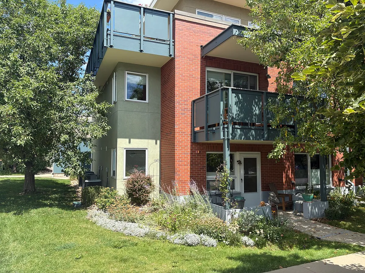 Building Photo - 4730 Holiday Dr #201