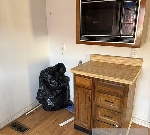 5th image of 18 Harmon St