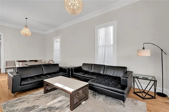 4 bed, 4.0 bath, 3327 sqft, $9,500 — Photo 3