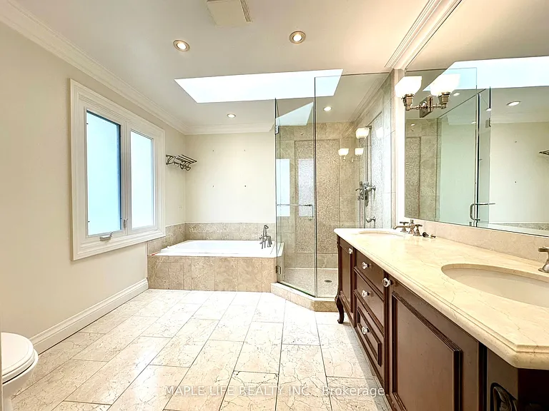 52 Prince Edward Blvd — Photo 23
